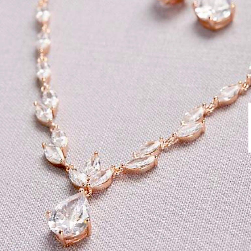 Rose gold earring and necklace set - Picture 1 of 2